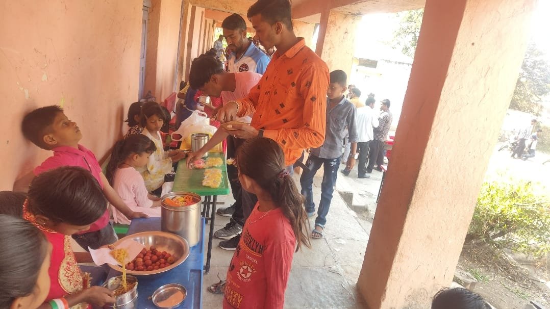 विद्यार्थ्यांना व्यवहारीक ज्ञान मिळण्याकरिता जि.प.प्रा.कन्या शाळेत अनोखा उपक्रम